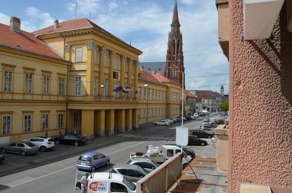 Apartment Downtown Osijek Room photo